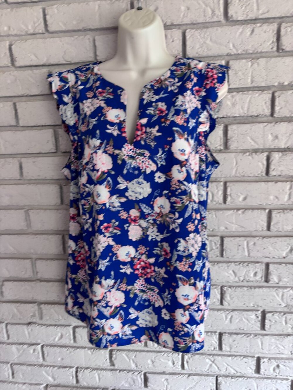 41 Hawthorn Top Women's Large Blue Floral Sleeveless V-Neck Shirt Casual